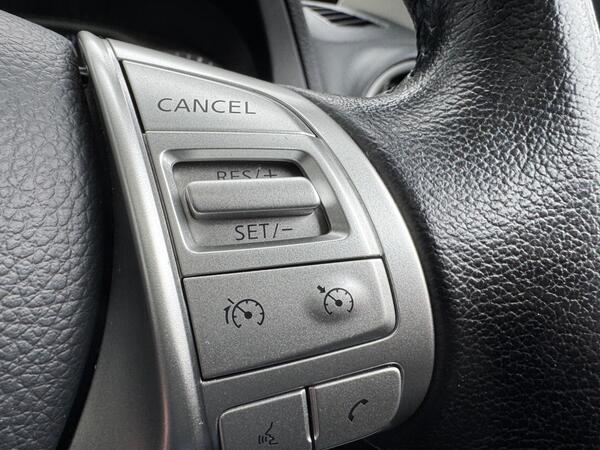 Nissan Navara 2.3 dCi N-Guard Auto 4WD Euro 6 4dr at 22th