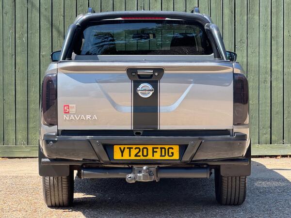 Nissan Navara 2.3 dCi N-Guard Auto 4WD Euro 6 4dr