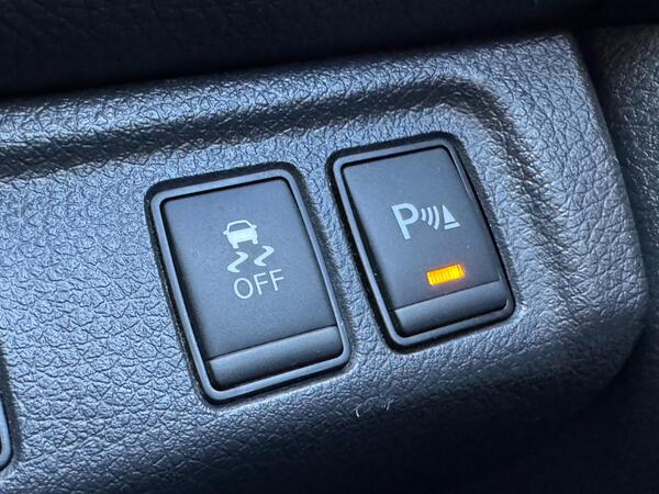Nissan Navara 2.3 dCi N-Guard 4WD Euro 6 (s/s) 4dr at 52th
