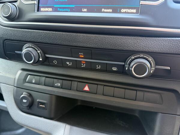Peugeot Expert 1.5 BlueHDi 1000 Professional Premium Standard Panel Van MWB Euro 6 (s/s) 6dr at 15th