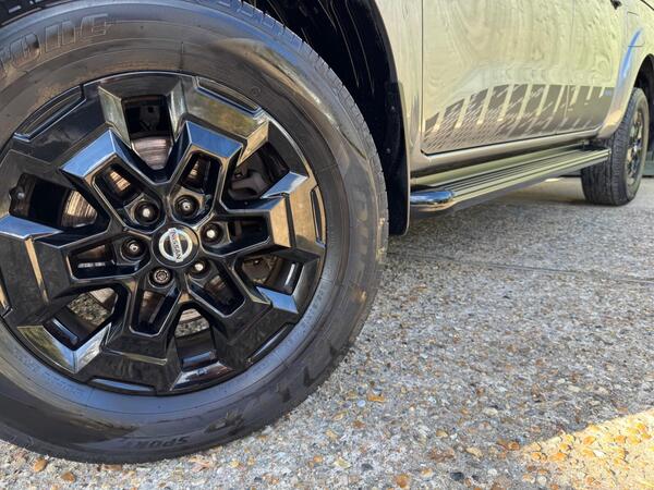 Nissan Navara 2.3 dCi N-Guard Auto 4WD Euro 6 4dr at 41th