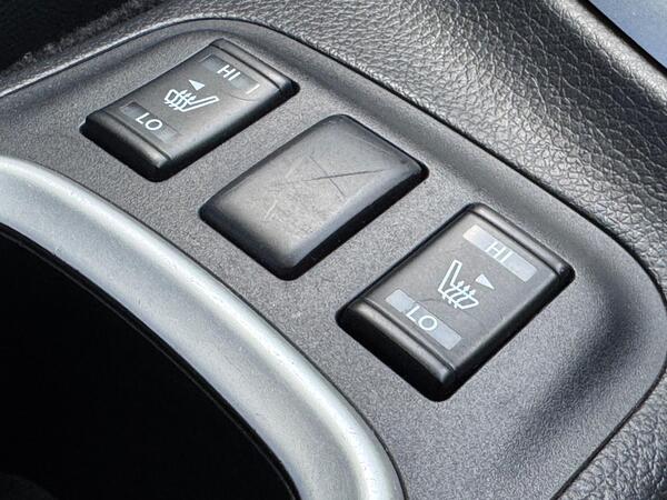 Nissan Navara 2.3 dCi N-Guard 4WD Euro 6 (s/s) 4dr at 24th