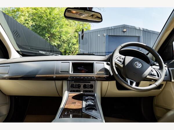 JAGUAR XF PREMIUM LUXURY D AUTO - Image 27