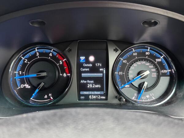 Toyota Hilux 2.8 D-4D Invincible X Auto 4WD Euro 6 (s/s) 4dr at 38th