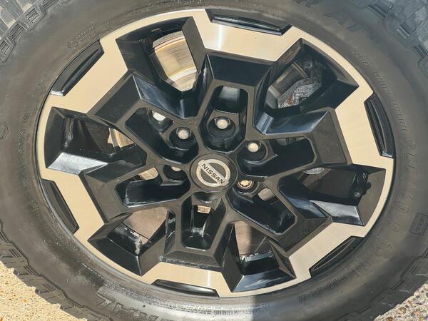 Nissan Navara 2.3 dCi Tekna Auto 4WD Euro 6 4dr at 48th