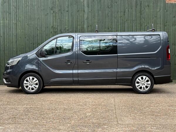 Renault Trafic 2.0 dCi Blue LL30 Sport Crew Van L2 H1 Euro 6 (s/s) 6dr at 12th