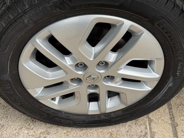 Renault Trafic 2.0 dCi ENERGY 28 Sport SWB Standard Roof Euro 6 (s/s) 5dr at 45th