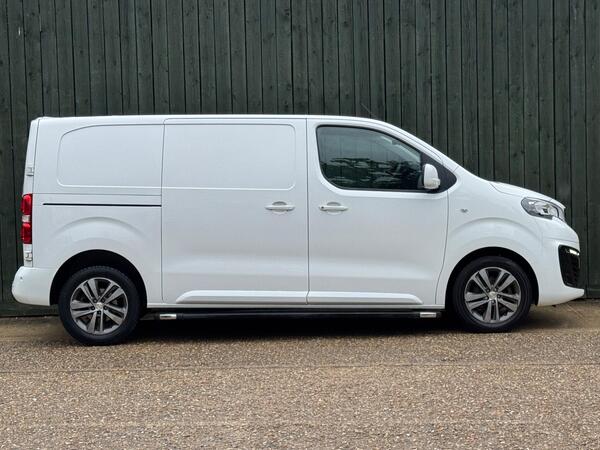 Peugeot Expert 2.0 BlueHDi 1400 Professional Plus Standard Panel Van MWB Euro 6 (s/s) 6dr at 19th