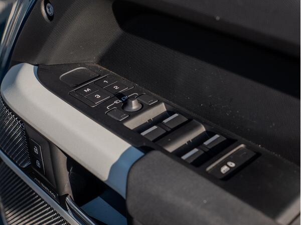 LAND ROVER DEFENDER X-DYNAMIC SE D MHEV A - Image 35