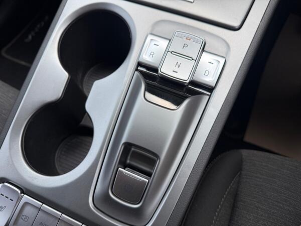 Hyundai KONA 64kWh Premium Auto 5dr (10.5kW Charger)