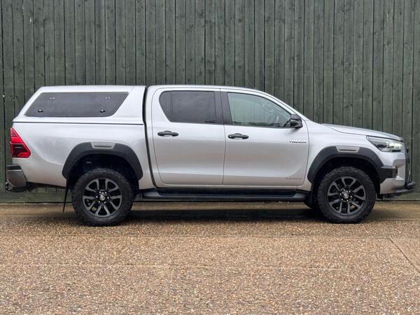 Toyota Hilux 2.8 D-4D Invincible X Auto 4WD Euro 6 (s/s) 4dr at 17th