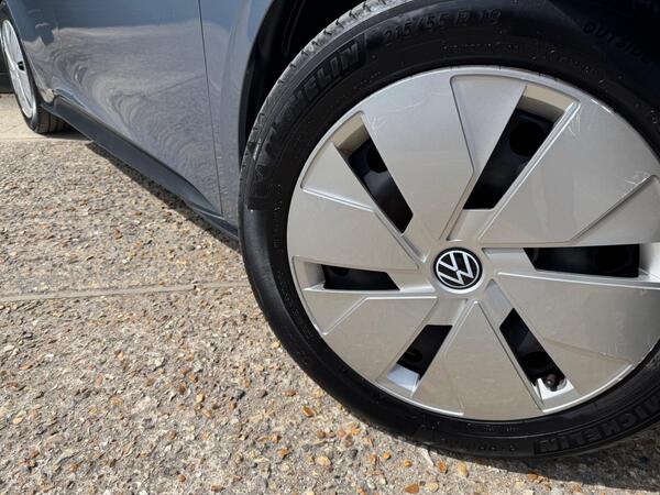 Volkswagen ID.3 Pro Performance 58kWh Style Auto 5dr at 39th