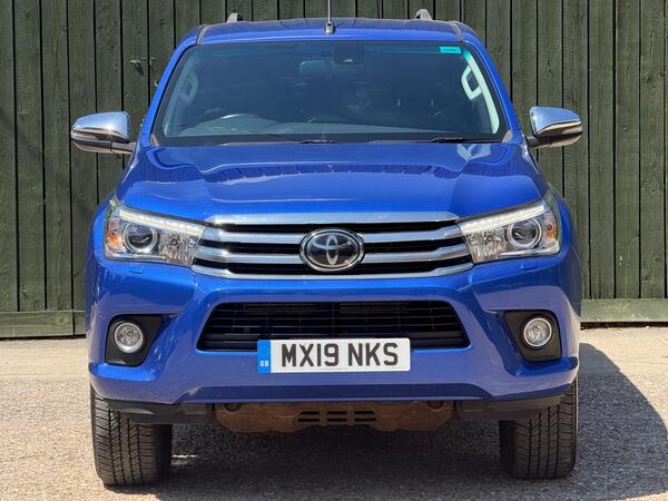 Toyota Hilux 2.4 D-4D Invincible Auto 4WD Euro 6 (s/s) 4dr (TSS) at 5th
