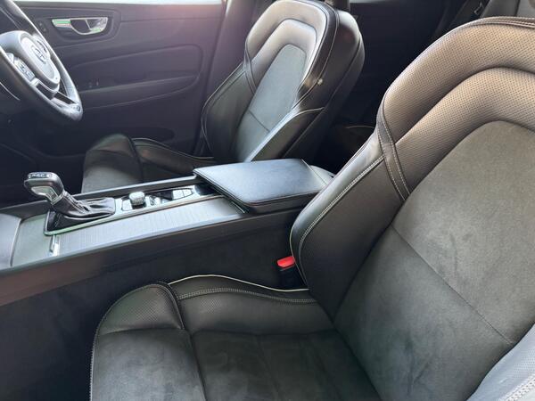 Volvo XC60 2.0 D4 R-Design Auto AWD Euro 6 (s/s) 5dr at 44th