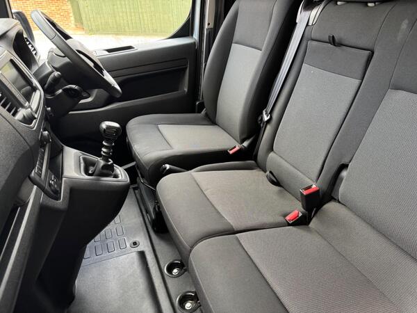 Vauxhall Vivaro 2.0 Turbo D 3100 Pro L2 H1 Euro 6 (s/s) 6dr at 20th