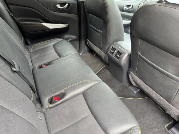 Nissan Navara 2.3 dCi N-Guard Pickup Double Cab 4dr Diesel Auto 4WD Euro 6 (190 ps)
