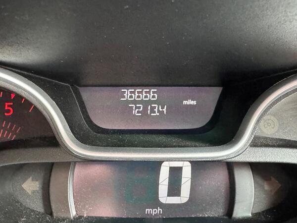 Renault Trafic 2.0 dCi ENERGY 28 Sport SWB Standard Roof Euro 6 (s/s) 5dr at 26th