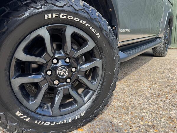 Toyota Hilux 2.8 D-4D Invincible X 4WD Euro 6 (s/s) 4dr at 28th