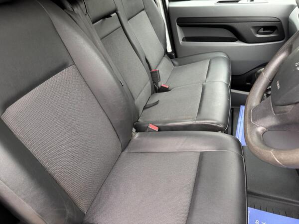 Peugeot Expert 2.0 BlueHDi 1400 Professional Plus Standard Panel Van MWB Euro 6 (s/s) 6dr at 4th