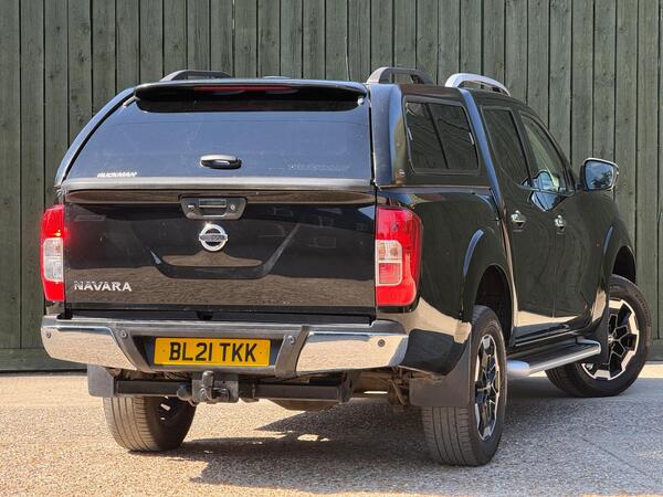 Nissan Navara 2.3 dCi Tekna 4WD Euro 6 (s/s) 4dr at 13th