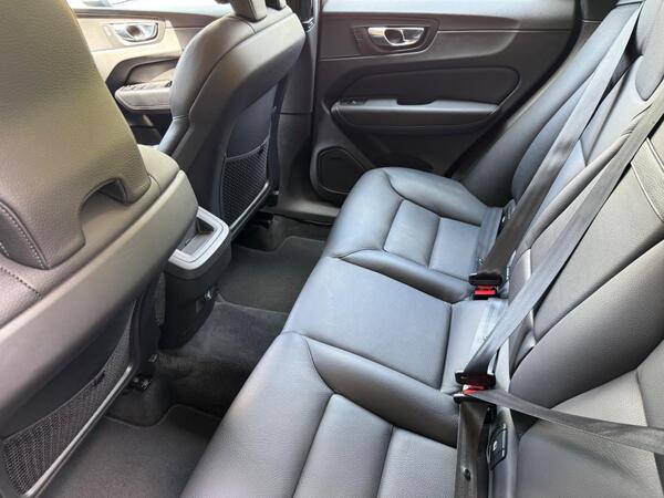 Volvo XC60 2.0 D4 Momentum Auto AWD Euro 6 (s/s) 5dr