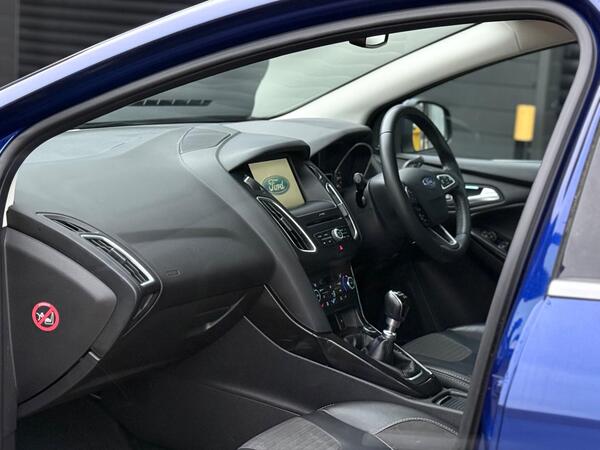 Ford Focus 1.0T EcoBoost Titanium X Euro 6 (s/s) 5dr - Image 3