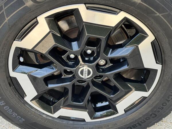 Nissan Navara 2.3 dCi Tekna 4WD Euro 6 (s/s) 4dr at 30th