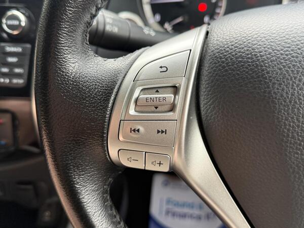 Nissan Navara 2.3 dCi Tekna 4WD Euro 6 (s/s) 4dr