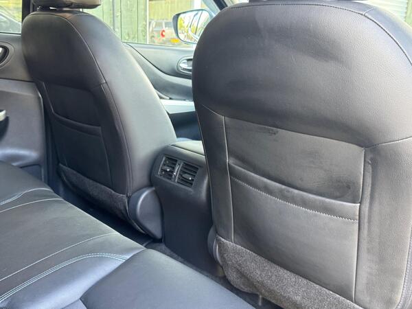 Nissan Navara 2.3 dCi N-Guard Auto 4WD Euro 6 4dr at 36th