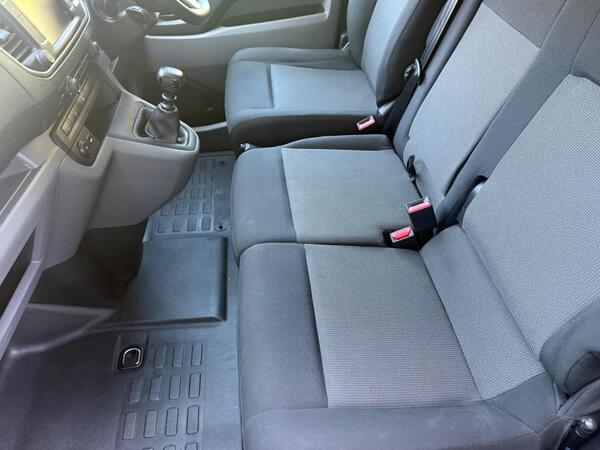 Peugeot Expert 1.5 BlueHDi 1000 Professional Premium Standard Panel Van MWB Euro 6 (s/s) 6dr at 10th