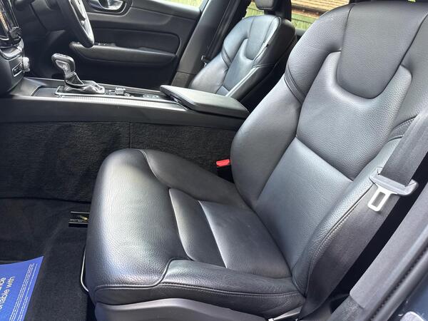 Volvo XC60 2.0 T4 Edition Auto Euro 6 (s/s) 5dr at 26th