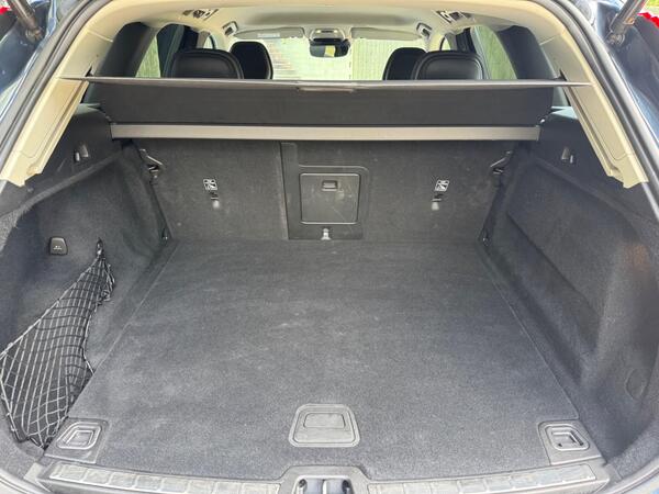 Volvo XC60 2.0 T4 Edition Auto Euro 6 (s/s) 5dr at 39th