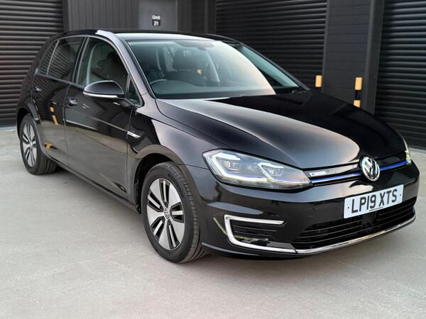 Volkswagen e-Golf 35.8kWh e-Golf Auto 5dr - Image 1