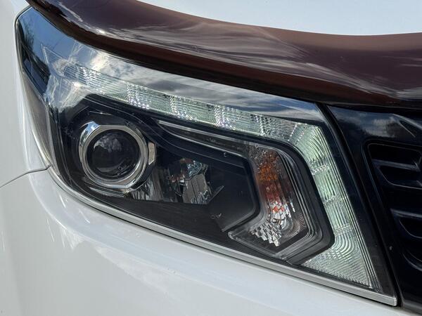 Nissan Navara 2.3 dCi Tekna Auto 4WD Euro 6 4dr at 37th