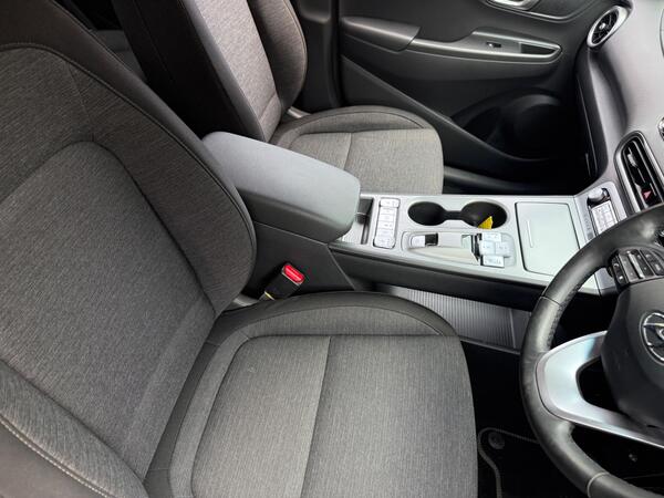 Hyundai KONA 64kWh Premium Auto 5dr (10.5kW Charger)