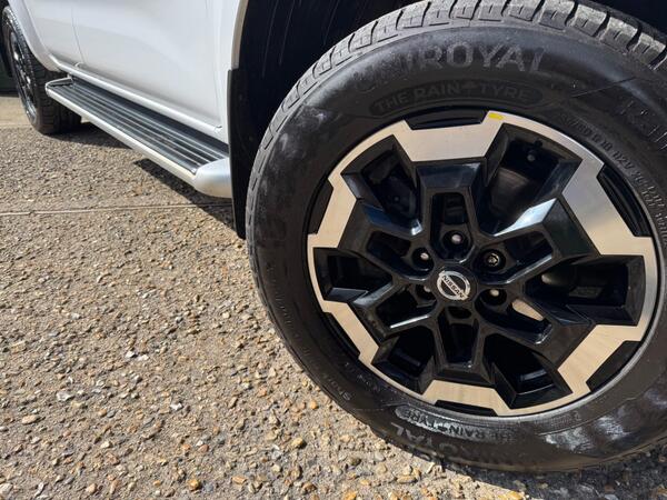 Nissan Navara 2.3 dCi Tekna Auto 4WD Euro 6 4dr at 33th