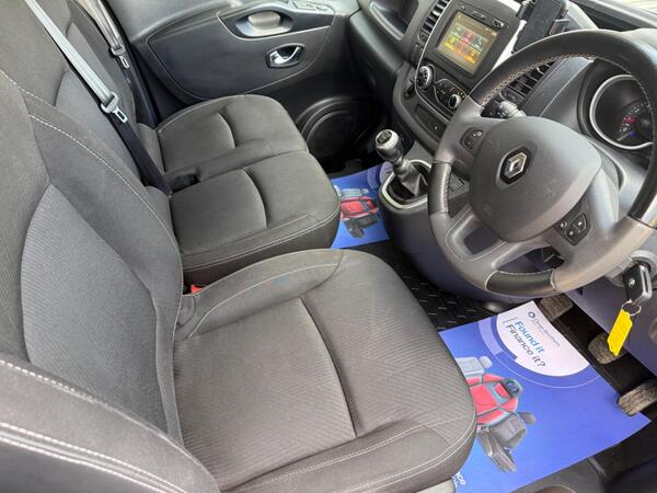 Renault Trafic 2.0 dCi ENERGY 28 Black Edition SWB Standard Roof Euro 6 (s/s) 5dr at 5th