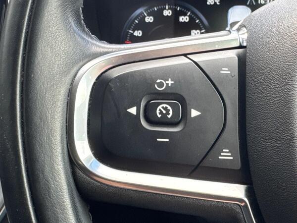 Volvo XC60 2.0 T4 Edition Auto Euro 6 (s/s) 5dr at 29th