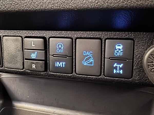 Toyota Hilux 2.8 D-4D Invincible X 4WD Euro 6 (s/s) 4dr at 19th