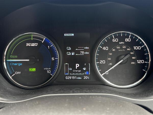 Mitsubishi Outlander 2.4h TwinMotor 13.8kWh Design CVT 4WD Euro 6 (s/s) 5dr at 14th
