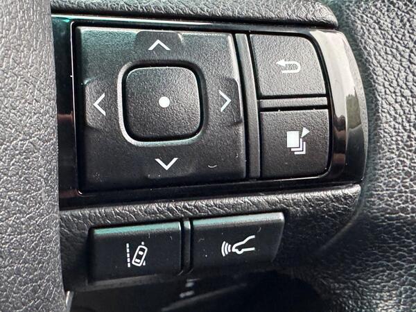 Toyota Hilux 2.8 D-4D Invincible X Auto 4WD Euro 6 (s/s) 4dr at 25th