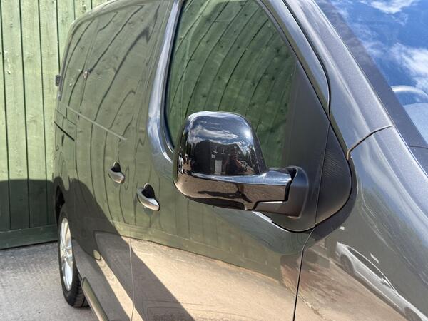 Peugeot Expert 2.0 BlueHDi 1400 Asphalt Premium + Standard Panel Van MWB Euro 6 (s/s) 6dr at 22th