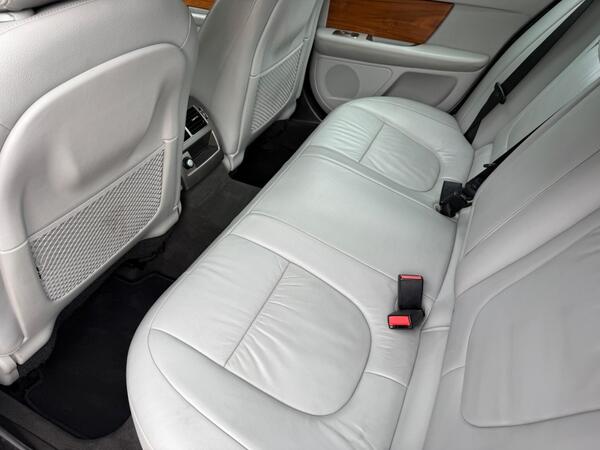 Jaguar XF 3.0 V6 Luxury Auto Euro 4 4dr
