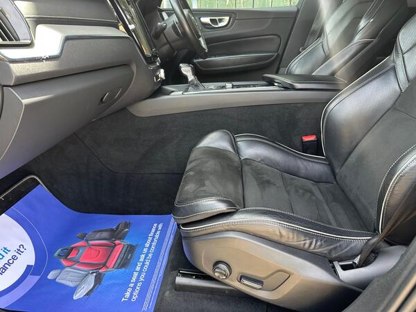 Volvo XC60 2.0 D4 R-Design Pro Auto AWD Euro 6 (s/s) 5dr at 42th