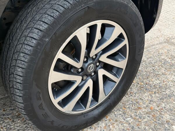 Nissan Navara 2.3 dCi Tekna 4WD Euro 6 (s/s) 4dr