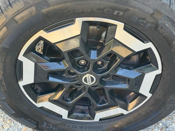 Nissan Navara 2.3 dCi Tekna Auto 4WD Euro 6 4dr at 32th