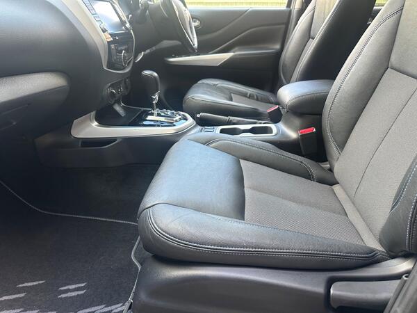 Nissan Navara 2.3 dCi N-Guard Pickup Double Cab 4dr Diesel Auto 4WD Euro 6 (190 ps)
