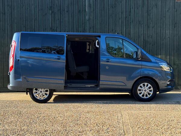 Ford Transit Custom 2.0 300 EcoBlue Limited Crew Van L1 H1 Euro 6 (s/s) 5dr at 17th