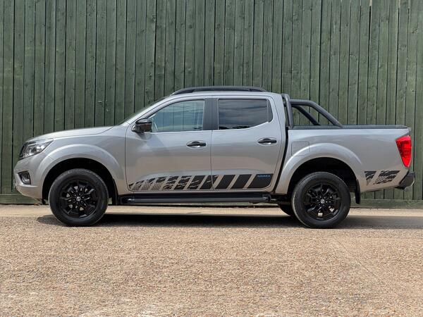 Nissan Navara 2.3 dCi N-Guard Auto 4WD Euro 6 4dr