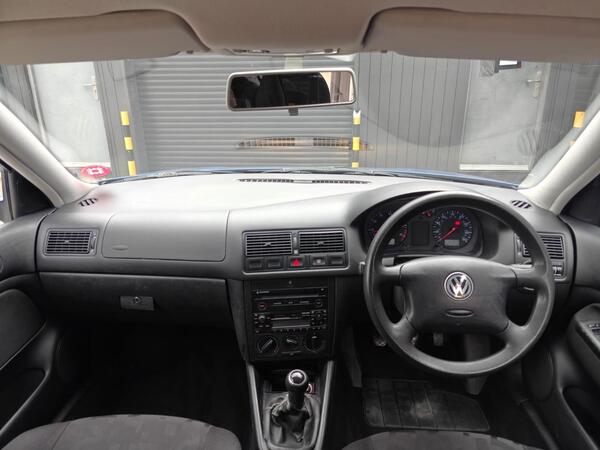 Volkswagen Golf 1.6 S 5dr - Image 2